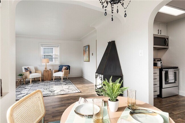 Foto del edificio - Charming 2 Bedroom Home In Tacoma