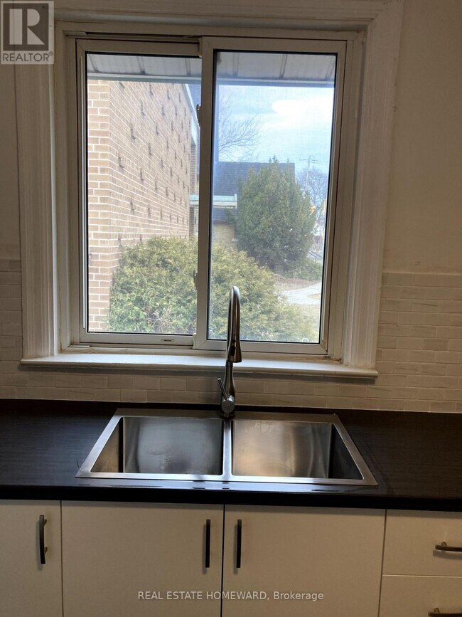 Photo du bâtiment - 322 Cosburn Ave.