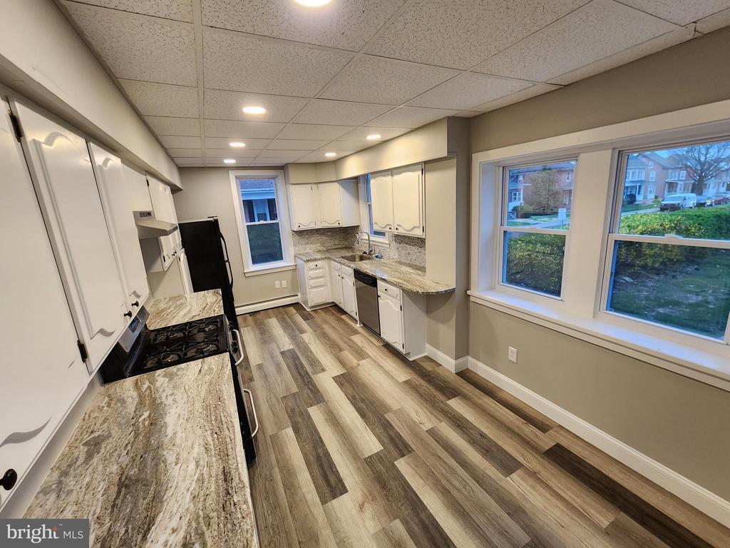 Primary Photo - 495 N Main St