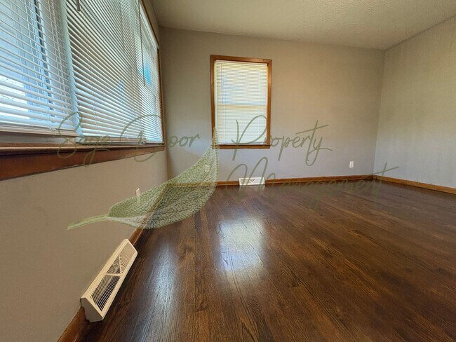 Foto del edificio - 3213-3215 Marsh Ave