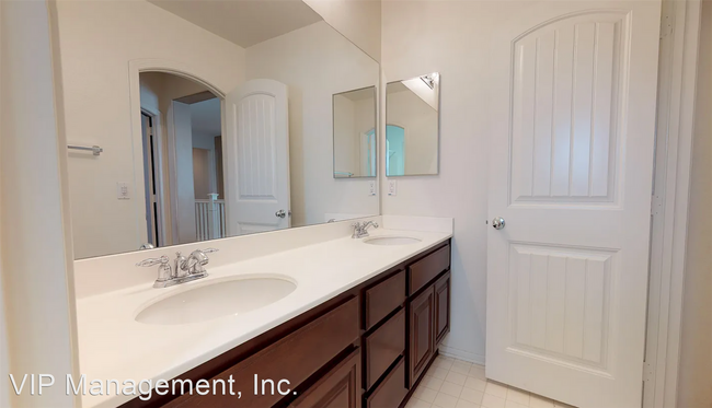 Foto del edificio - 4 br, 3 bath House - 10220 Jennifer Ave