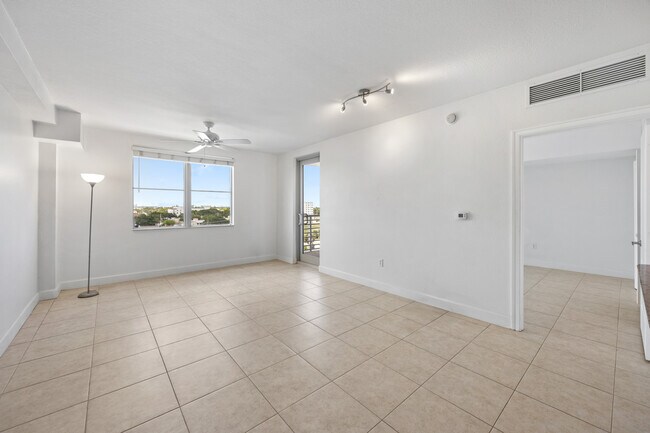 Foto del edificio - 1830 Radius Dr