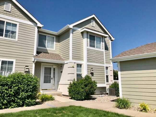Building Photo - Stunning Townhome in Loveland!