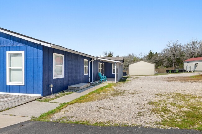 Building Photo - Well Maintained 3/2 in Cedar Creek