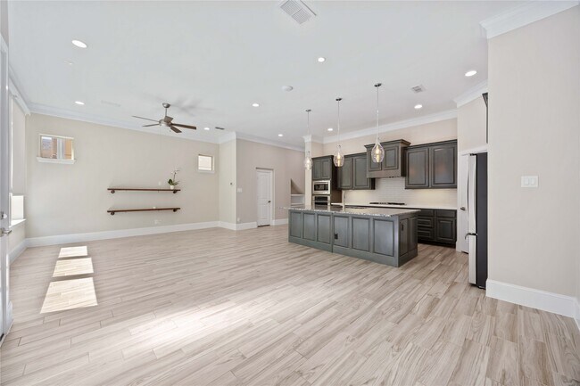 Foto del edificio - 6723 Sussex Manor St