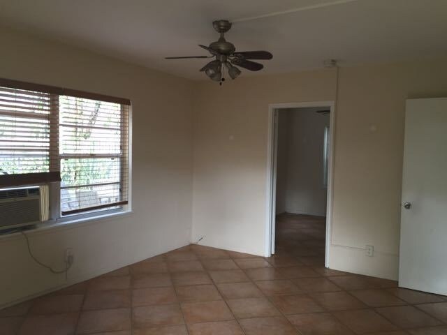 Unit 3 - Living Room - 1605 E Broward Blvd
