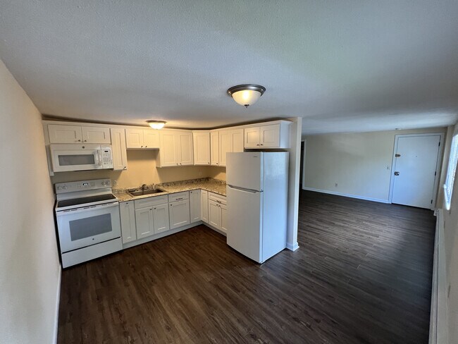 Building Photo - 190 Upper County Rd