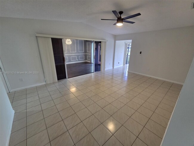 Foto del edificio - 9430 S Meadows Cir