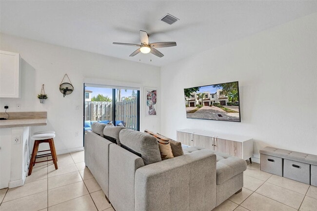 Building Photo - 20741 NE 5th Ct