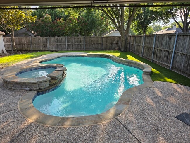 newly rennovated pool - 4301 Southridge Dr