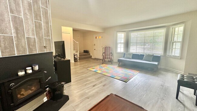 Building Photo - Fully Updated Colonial in Waukesha!