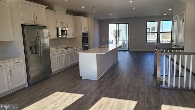 Building Photo - 10586 Ratcliffe Trail
