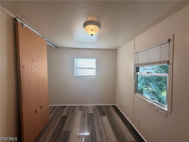 Foto del edificio - 7838 Ebson Dr