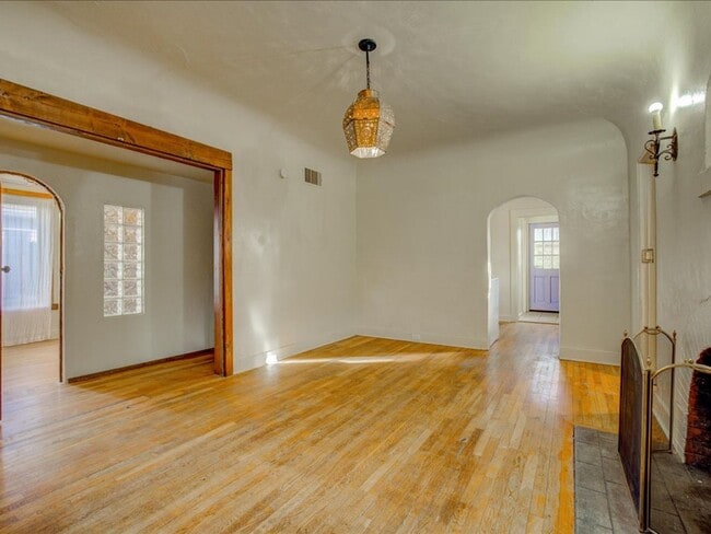 Building Photo - PRICE REDUCTION!!! ALL UTILITIES INCLUDED!!