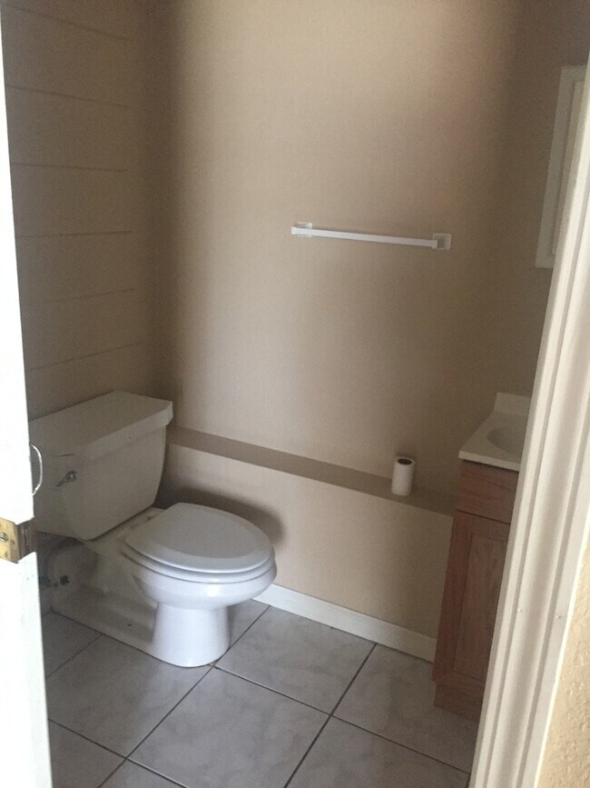 Foto del edificio - 3 Bedroom 1.5 Bathroom Home for Rent in the Combee Settlement Area!