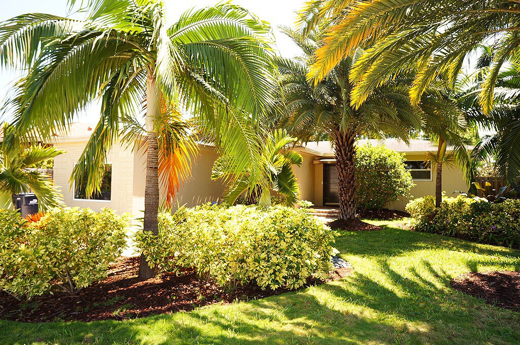 7513 W Treasure Dr, North Bay Village, FL 33141 House Rental in North