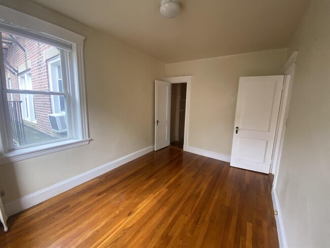 Building Photo - 10 Agassiz St