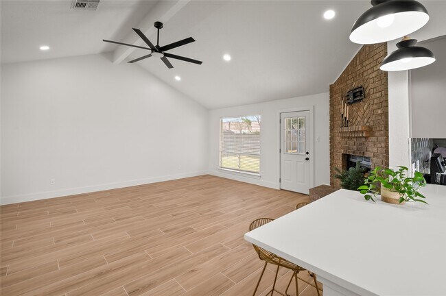 Building Photo - 303 Knoll Forest Dr