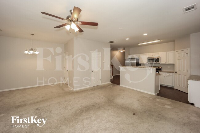 Building Photo - 3383 Estes Dr