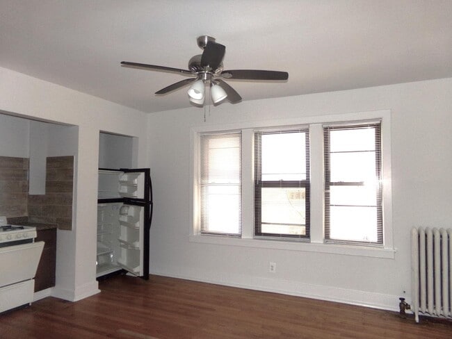 Building Photo - 1619 W Morse Ave