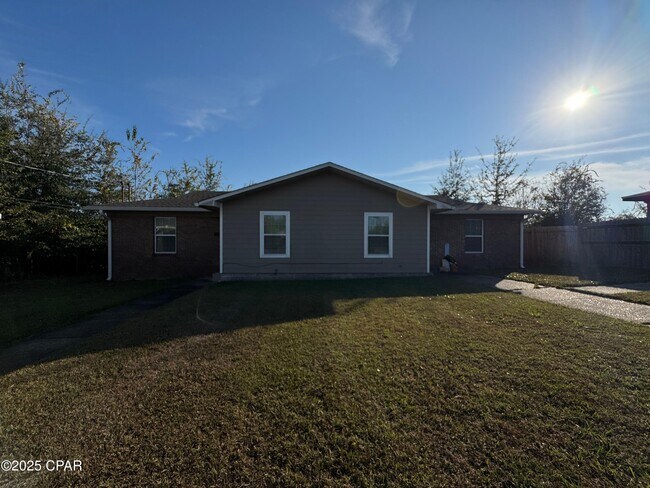 Foto del edificio - 4006 E 11th St