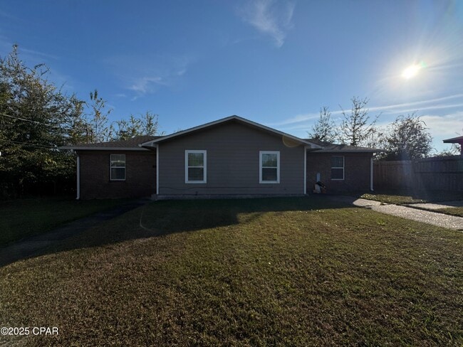 Building Photo - 4006 E 11th St