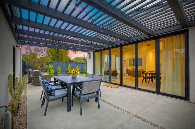 Building Photo - 1329 Lake Dr