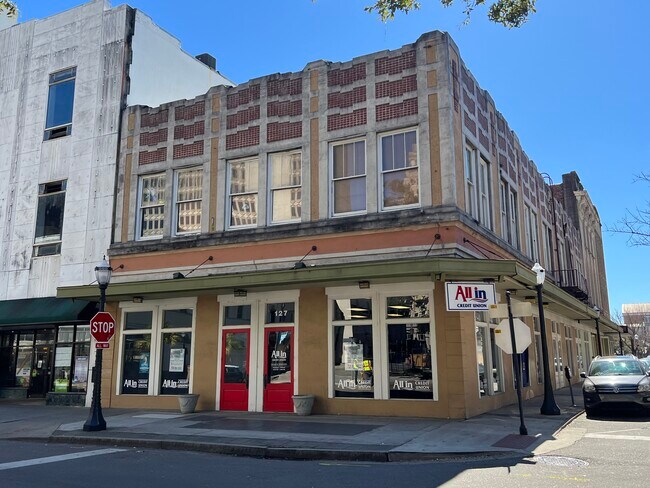 Building Photo - 7 Saint Emanuel St