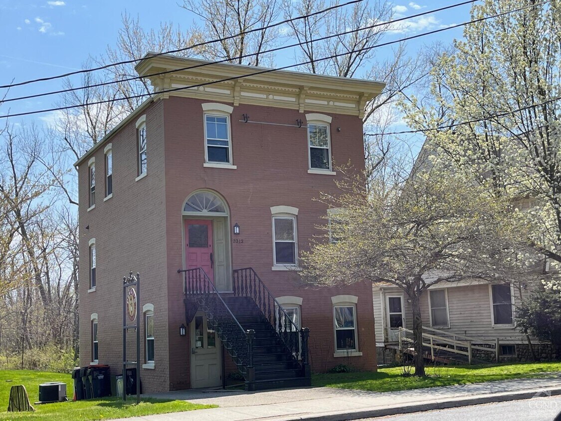 3312 E Main St  