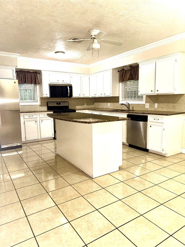 Foto del edificio - 2134 Rainy River Dr