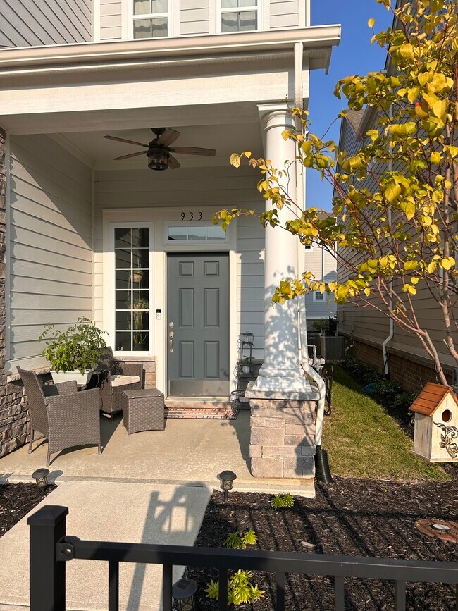 Building Photo - 933 Templeton Dr