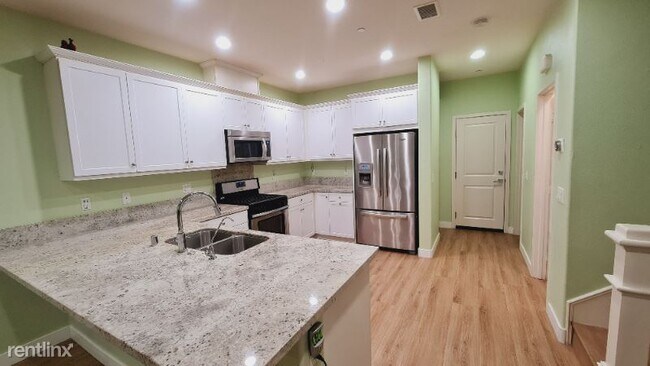 Foto del edificio - 3 br, 2 bath Townhome - 404 El Paseo