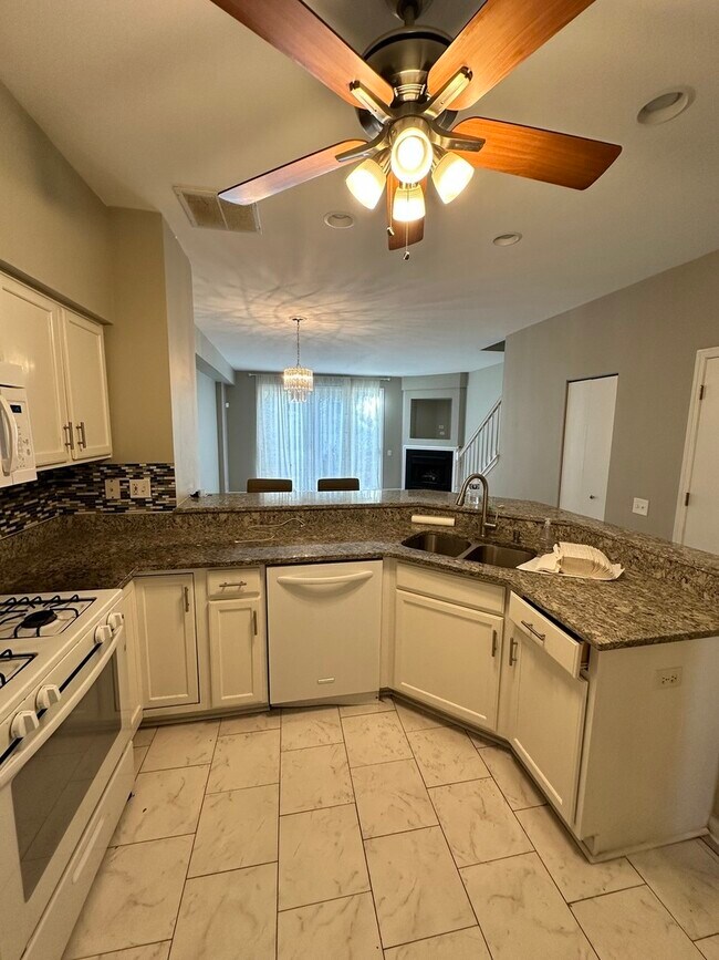 Building Photo - 2924 Stonewater Dr