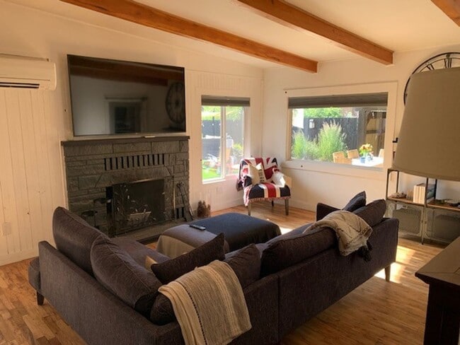 Foto del edificio - 3 Bed 2 Bath Single level Fenced