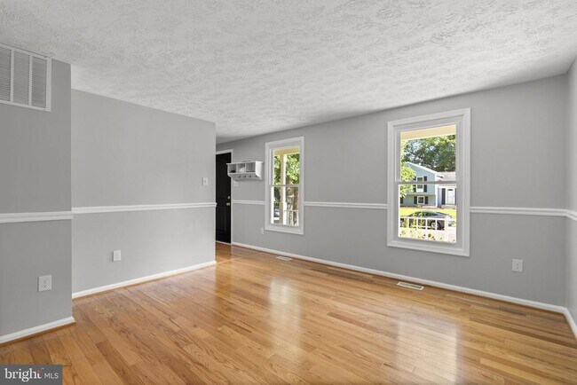 Foto del edificio - 8428 Braddock Way