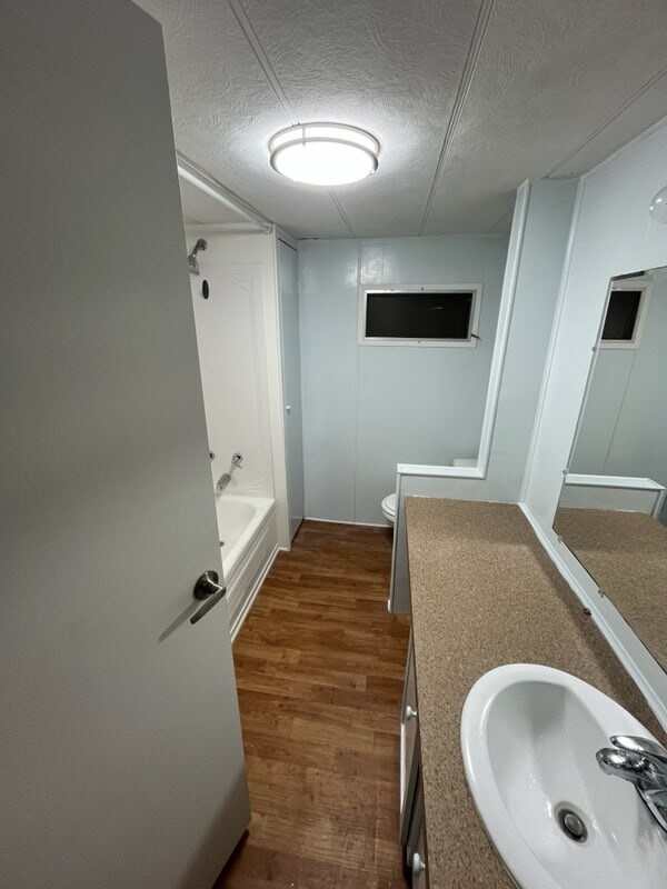 Foto del edificio - 504 Alexander Rd