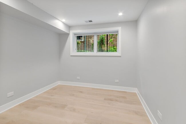 Foto del edificio - 935 W Winona St