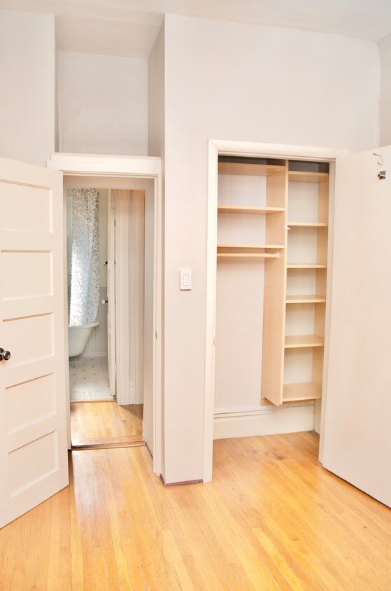 Primary Photo - 1063 E Harrison St