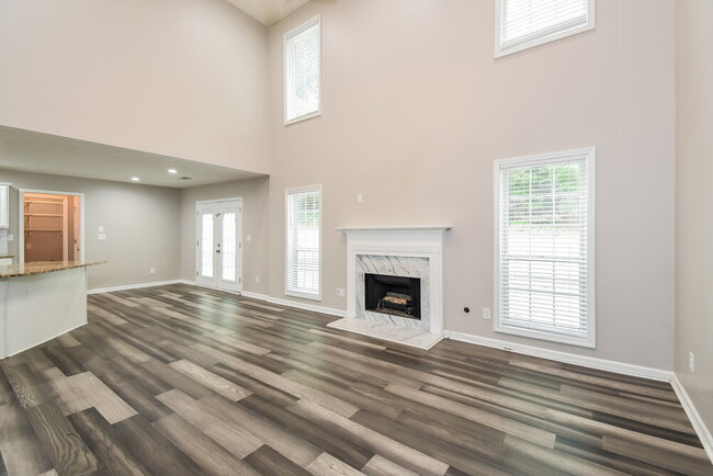 Building Photo - 6062 Farmwood Way SE