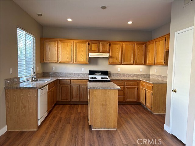 Foto del edificio - 1447 Hawkcrest Dr