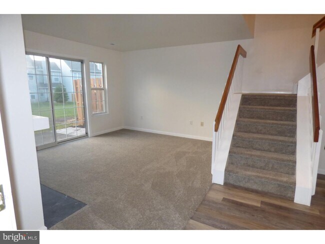 Building Photo - 1300 Kenwood Dr