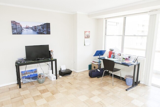 Building Photo - 5 Whittier Pl