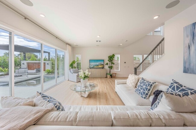 Foto del edificio - 120 Riverbend