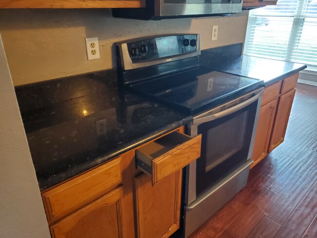 Building Photo - 801 Filmore Dr