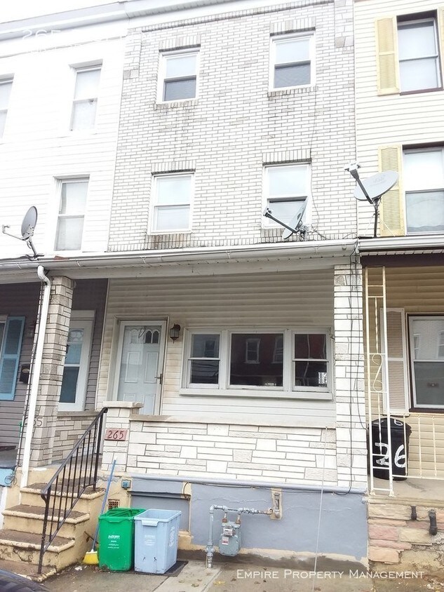 Primary Photo - 265 E Elm St