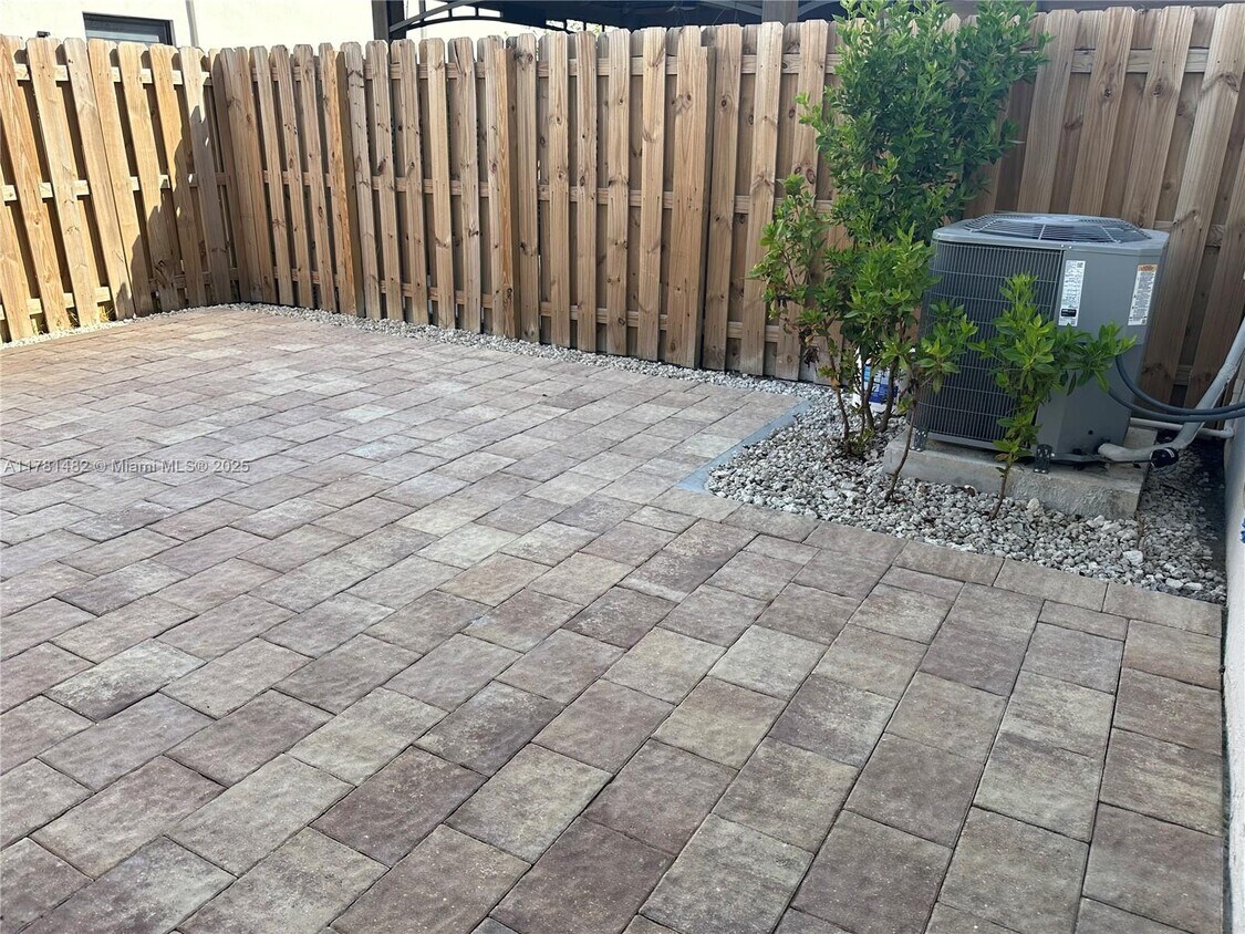 Foto principal - 23390 SW 127th Ct