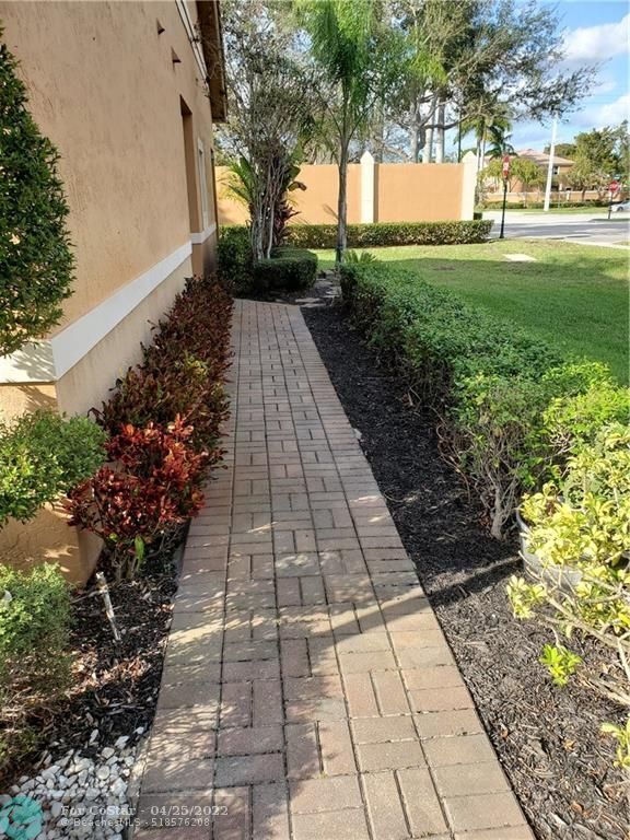 Foto del edificio - 2251 NW 99th Way
