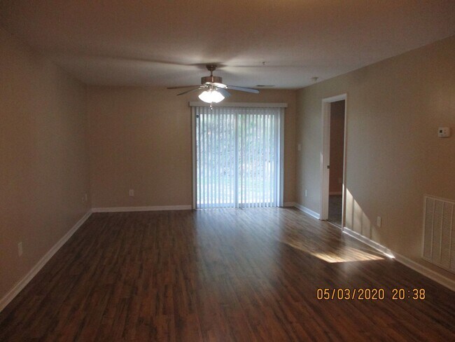 Building Photo - AVAILABLE NOW! - 2 bedroom 2 bath condo on...