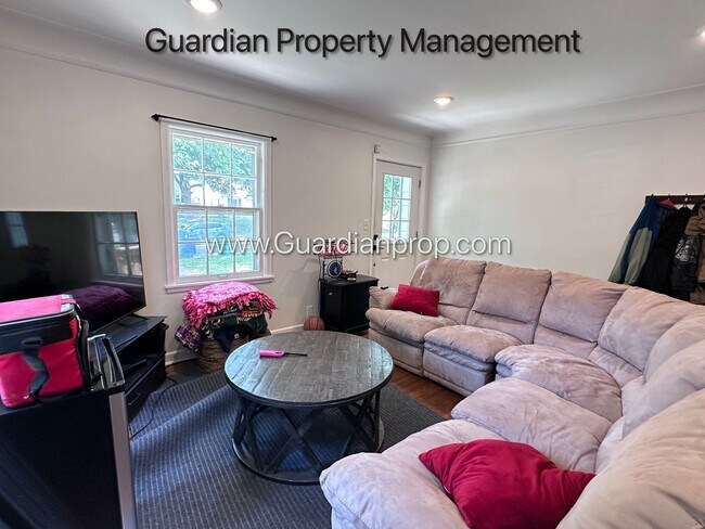Foto del edificio - St Louis Park Single Family Home, Fenced Yard, Dishwasher, 1 Car Garage