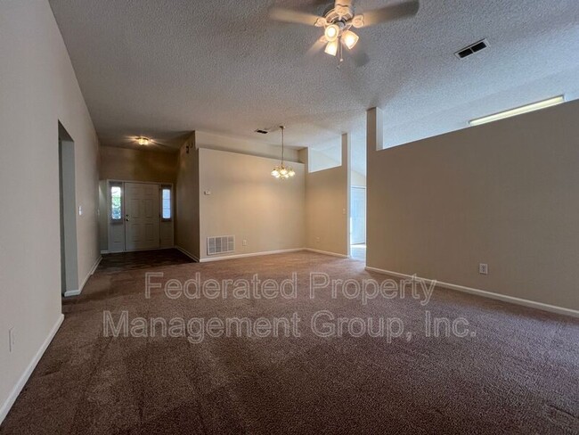 Foto del edificio - 1426 Laurel Oak Dr